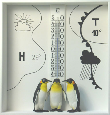 Volker Kühn Objekt Alle reden vom Wetter mit drei Pinguinen
